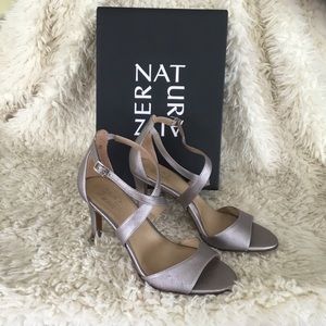 ~NWT NATURALIZER KYRA, SILVER STRAPPY HEELS~